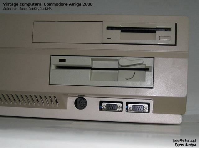 Commodore Amiga 2000 - 02.jpg